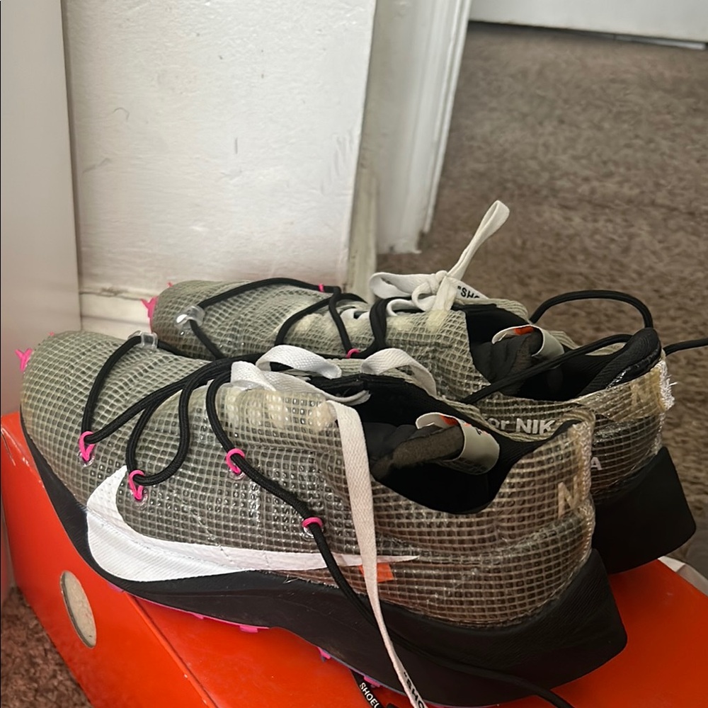 Nike Women's Black and White Sneakers